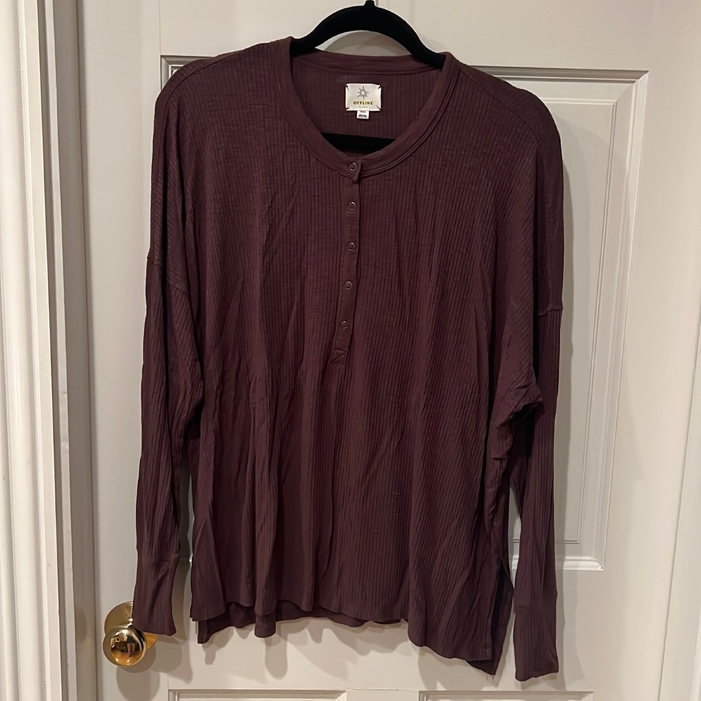 Aerie Offline maroon long sleeved shirt